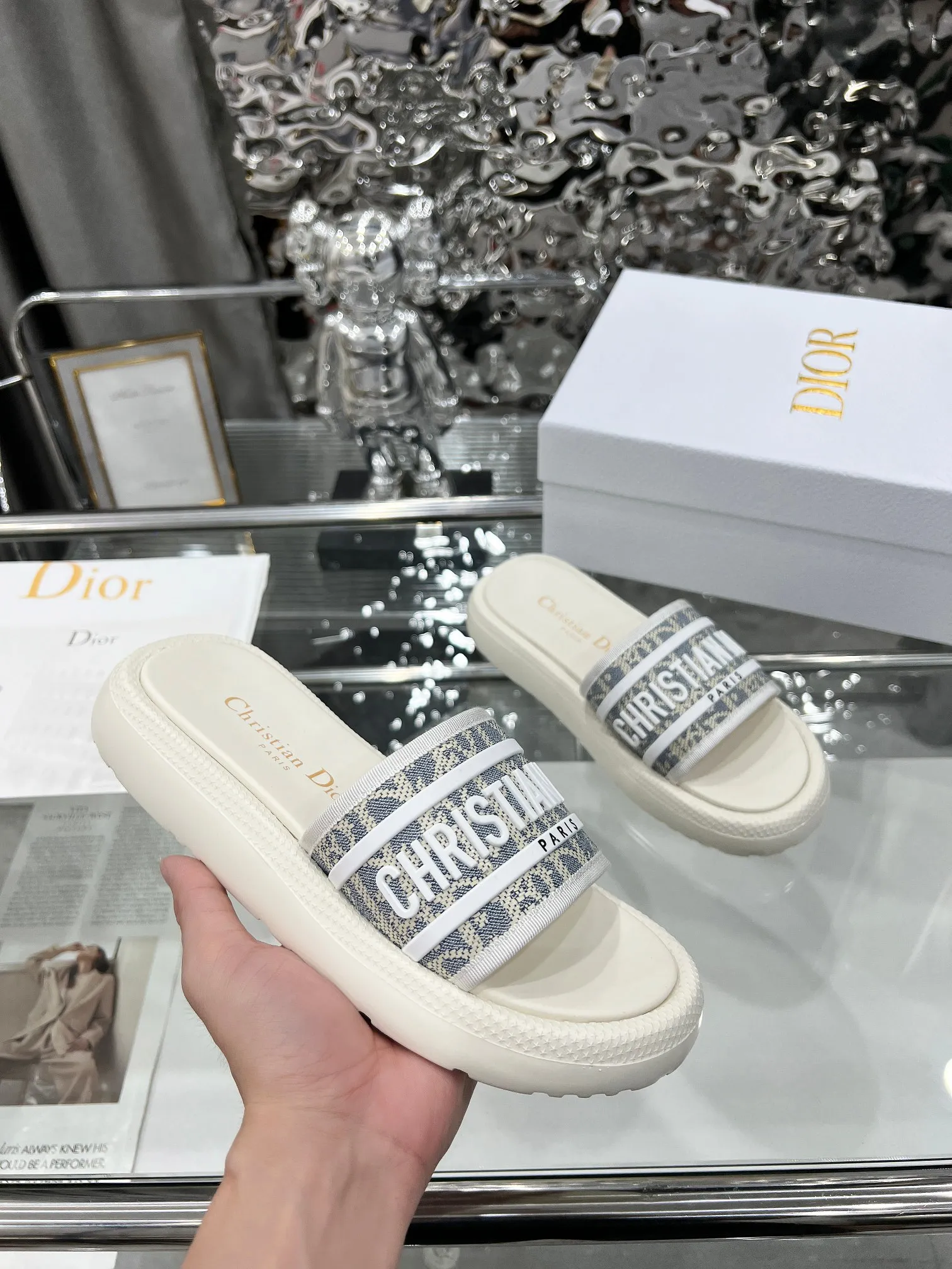👟👟Ex-factory price 360👟👟 Dior Dior spring and summer catwalk newly upgraded sandal series classic thick-soled sandals original 1:1 development soft and delicate foot feel extremely comfortable versatile style original foam outsole 💝💝💝easy to control, 3 colors available, medium size 35-40 (41-42 customized)
